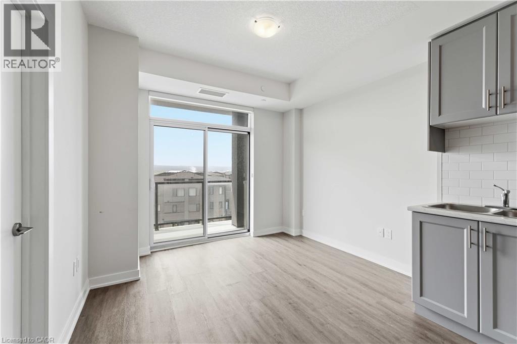 600 North Service Road Unit# 422 Property Photo 17