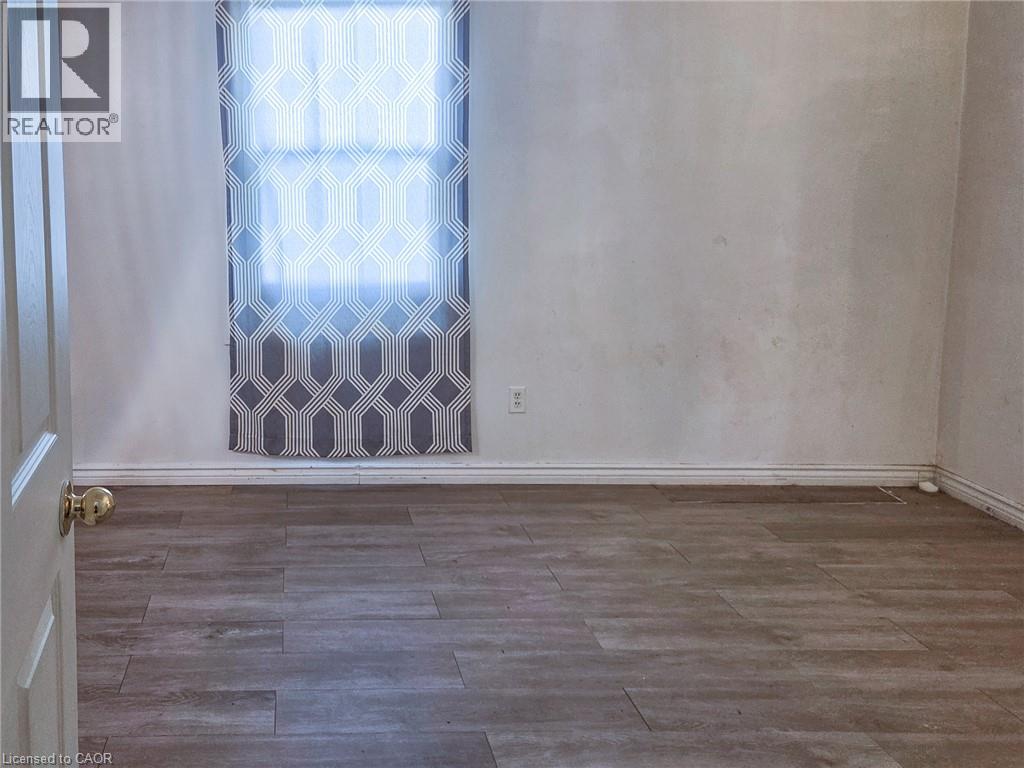 212 Niagara Street Property Photo 3