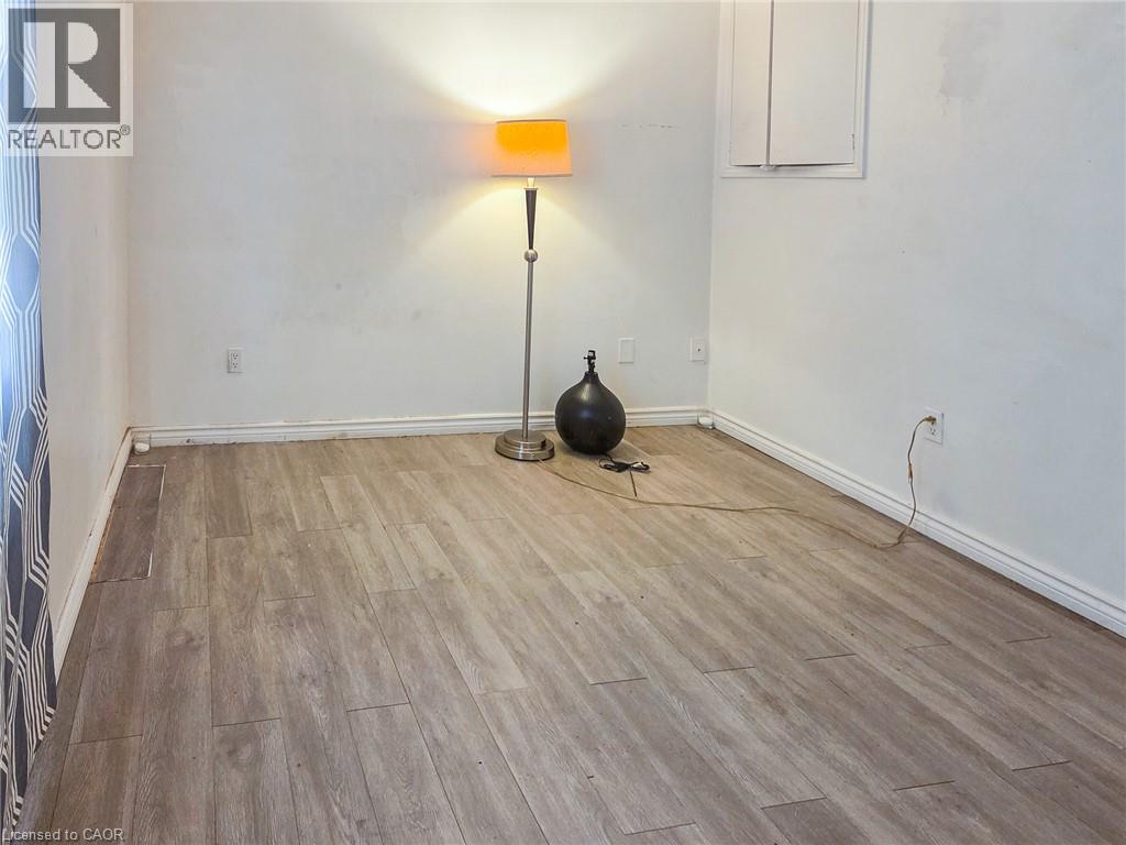 212 Niagara Street Property Photo 5