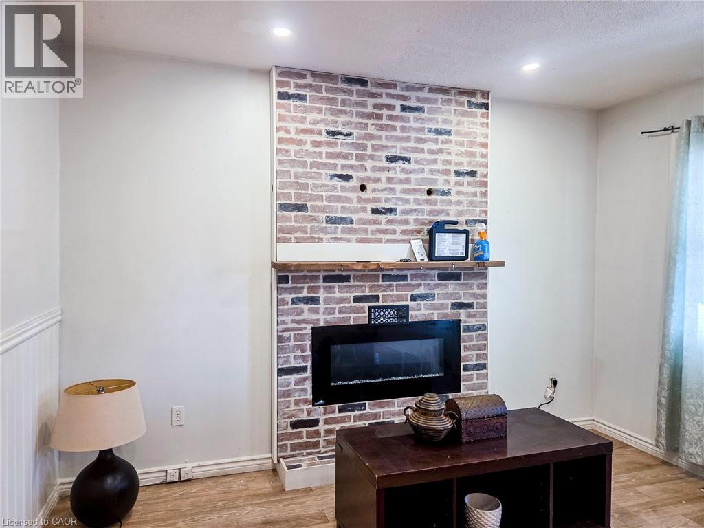 212 Niagara Street Property Photo 8