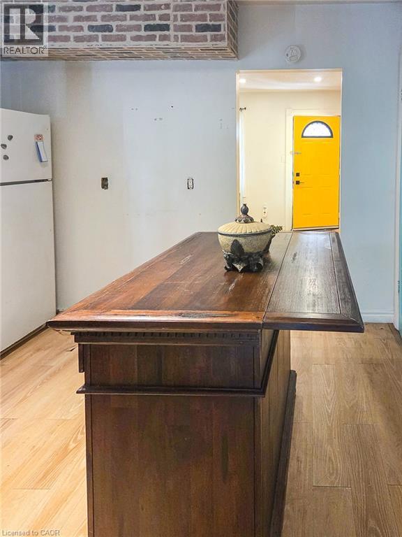 212 Niagara Street Property Photo 12