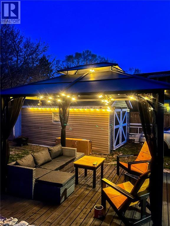 212 Niagara Street Property Photo 22