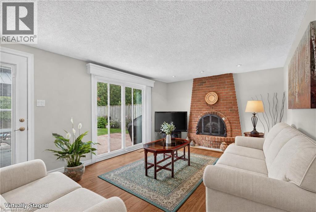 2482 Windjammer Road E Property Photo 8