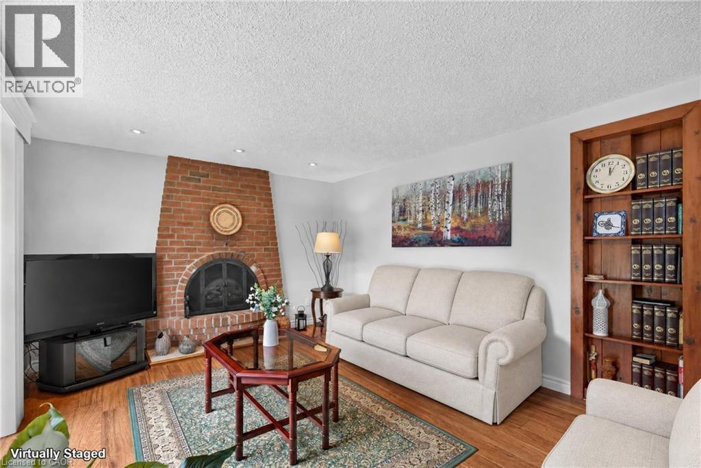 2482 Windjammer Road E Property Photo 9
