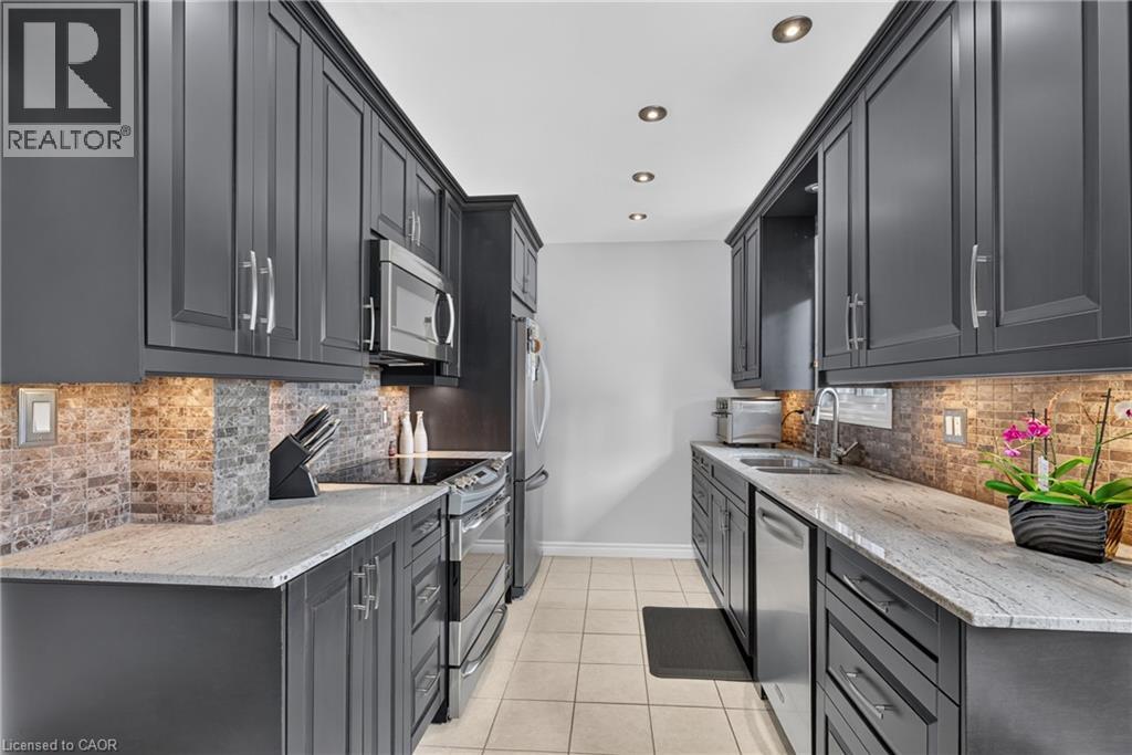 2482 Windjammer Road E Property Photo 19