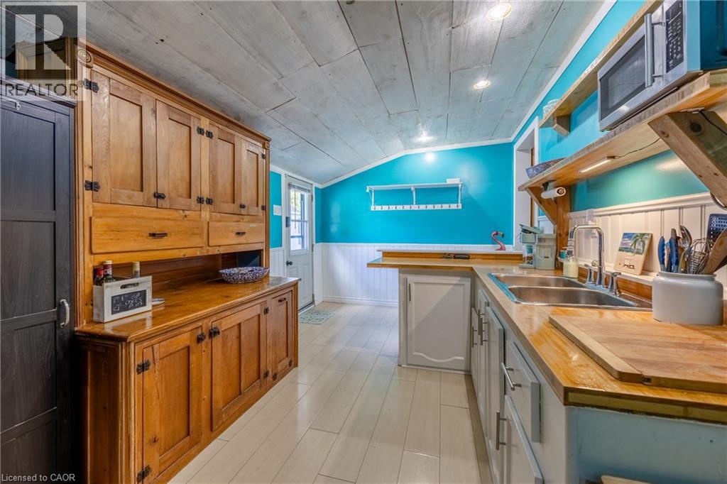 283 Hall Street Property Photo 5
