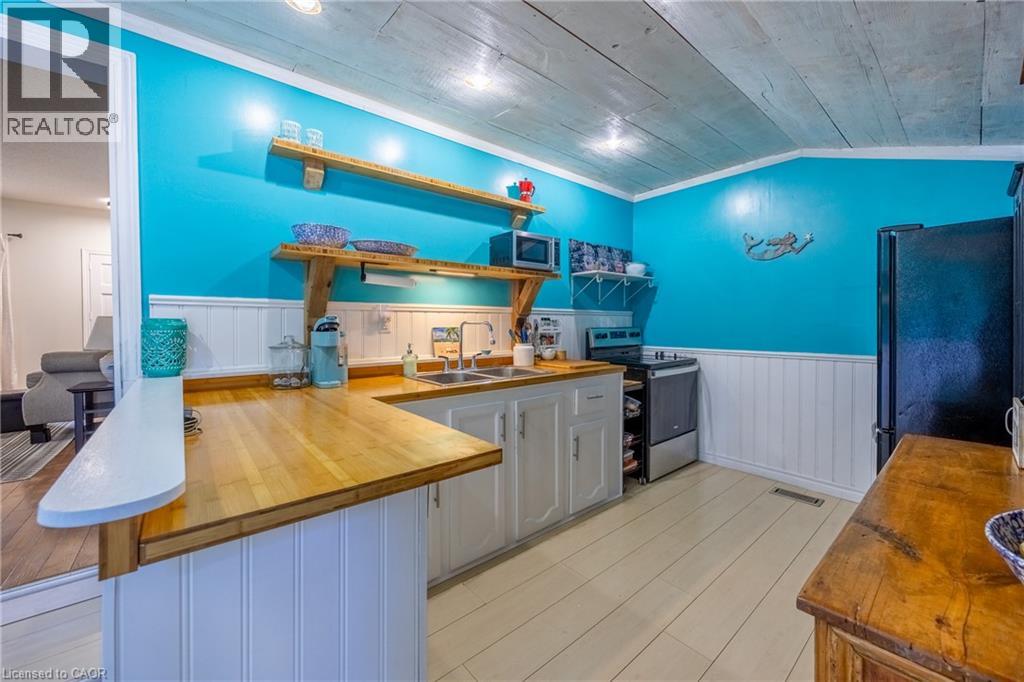 283 Hall Street Property Photo 6