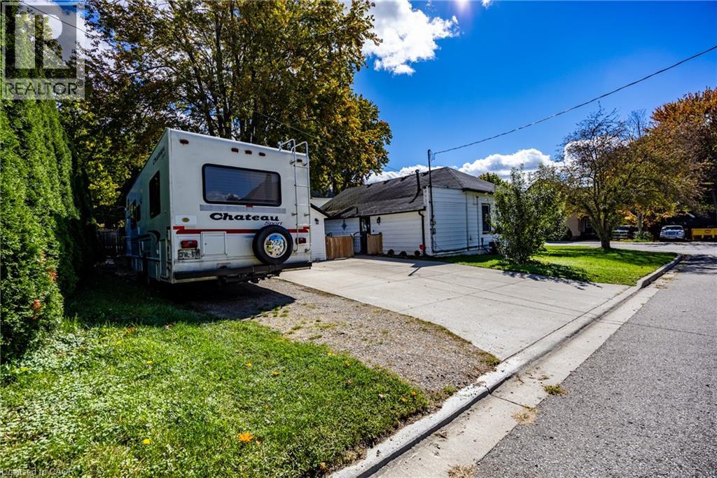 283 Hall Street Property Photo 18