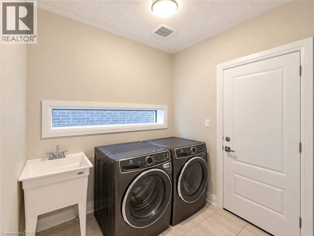 302 Chokecherry Crescent Property Photo 5