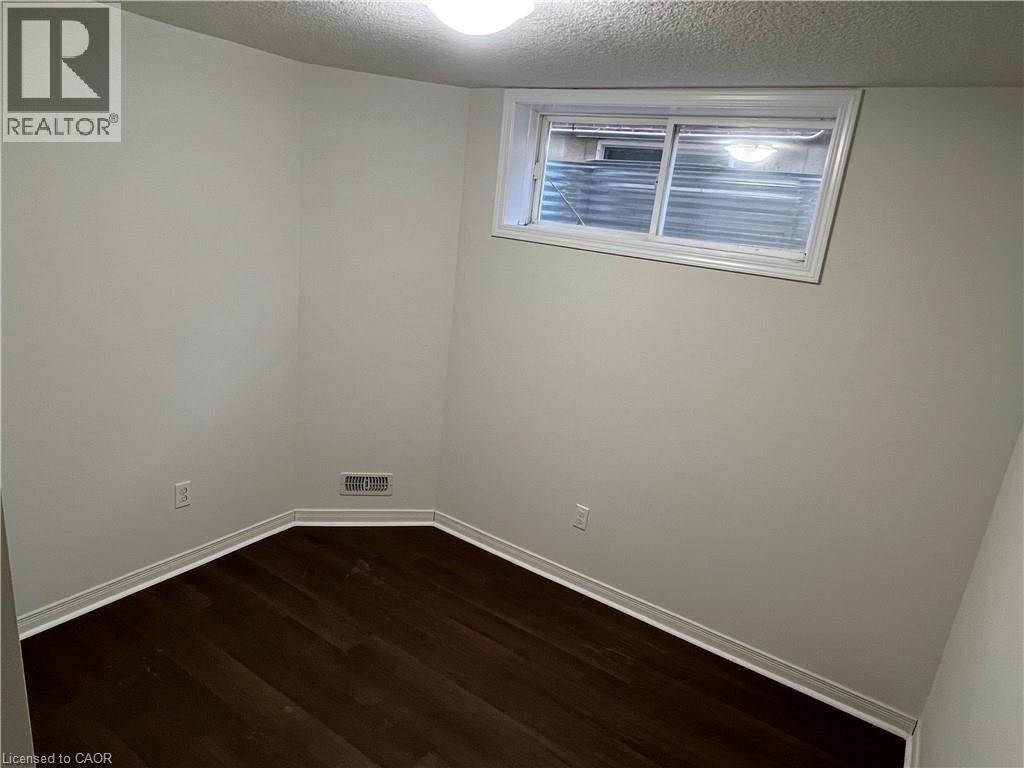 14 Iron Gate Street Unit# Lower Property Photo 5