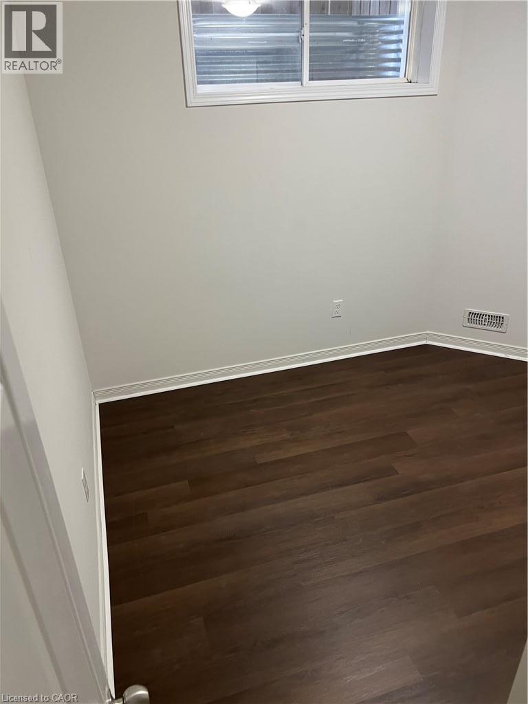 14 Iron Gate Street Unit# Lower Property Photo 6
