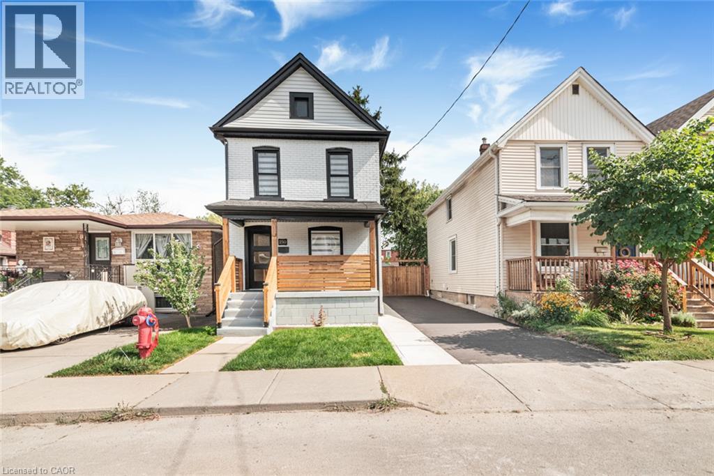 250 Rosslyn Avenue N Property Photo 2