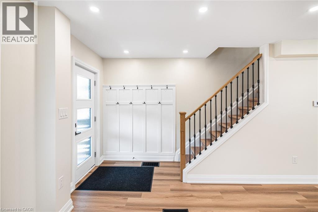 250 Rosslyn Avenue N Property Photo 8