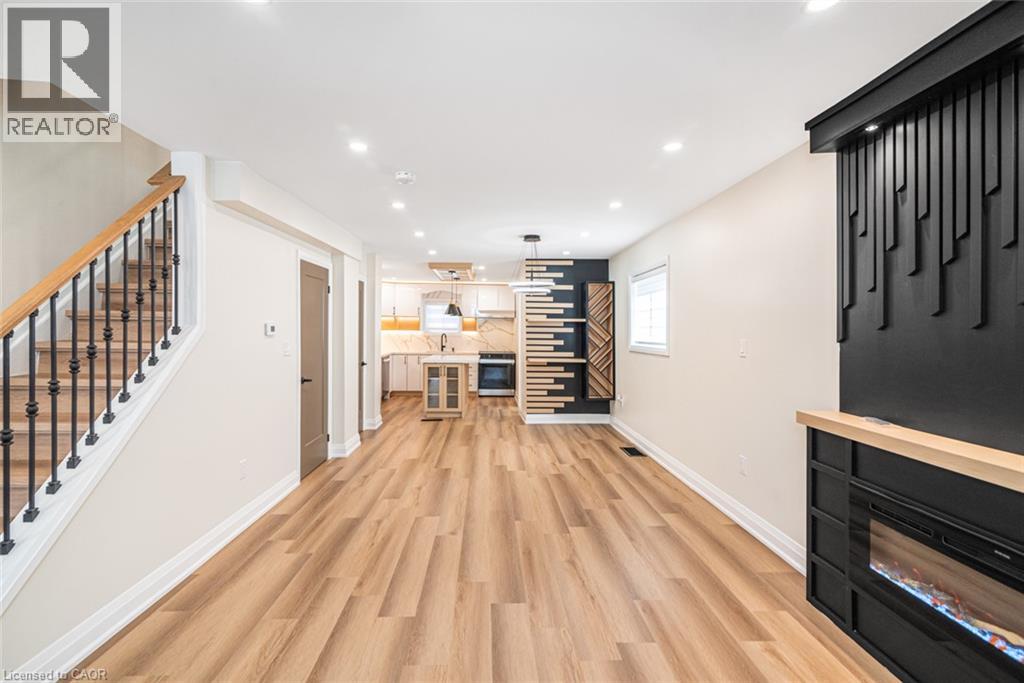 250 Rosslyn Avenue N Property Photo 9