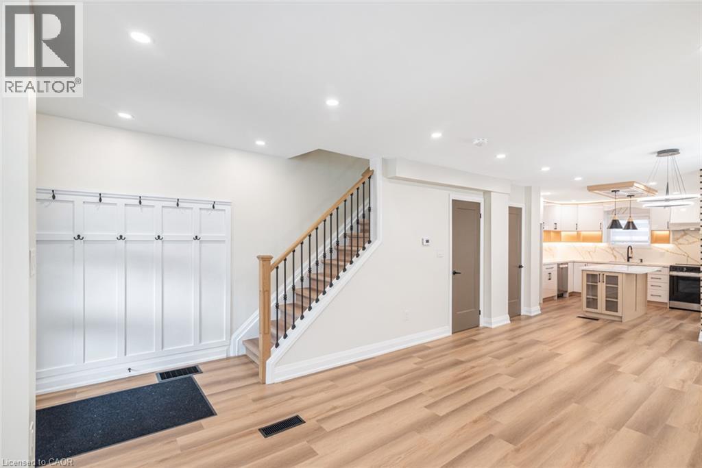 250 Rosslyn Avenue N Property Photo 10