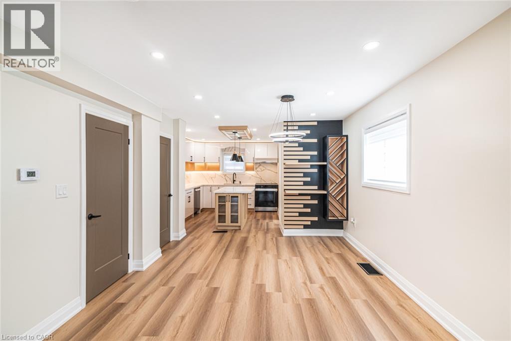 250 Rosslyn Avenue N Property Photo 11