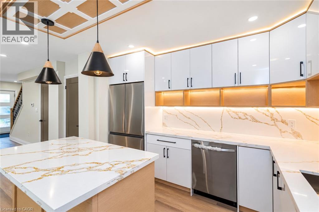 250 Rosslyn Avenue N Property Photo 12