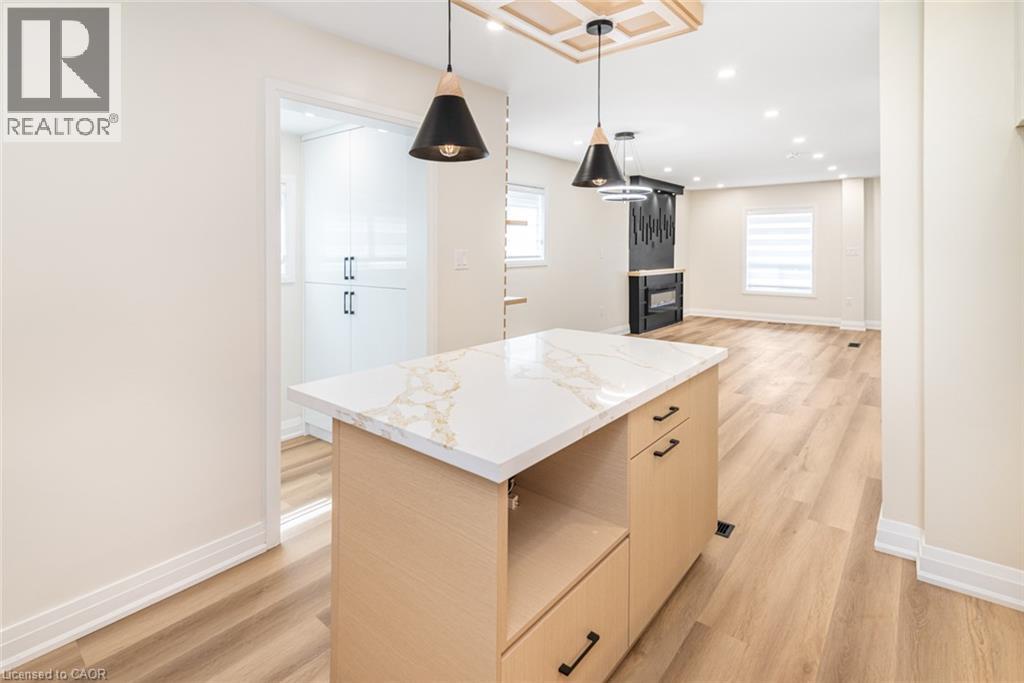 250 Rosslyn Avenue N Property Photo 15