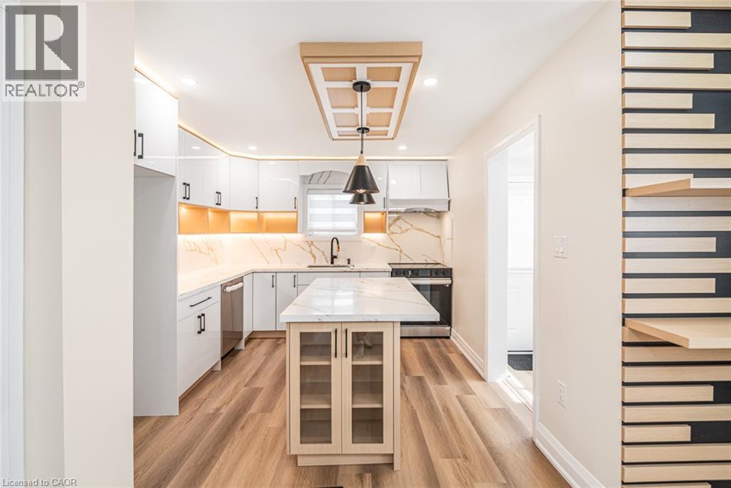 250 Rosslyn Avenue N Property Photo 16