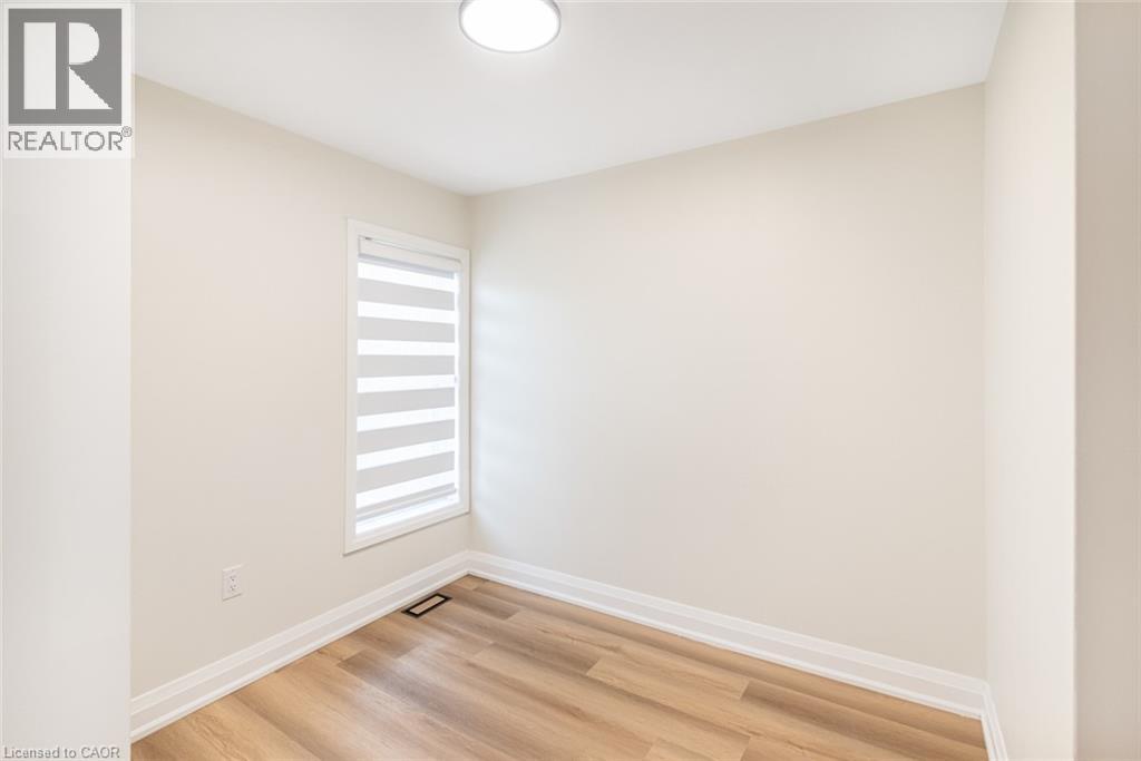 250 Rosslyn Avenue N Property Photo 19