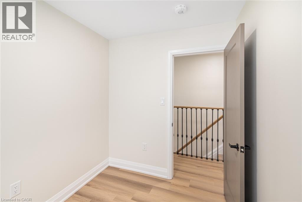 250 Rosslyn Avenue N Property Photo 21