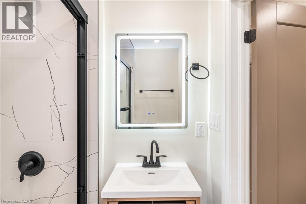 250 Rosslyn Avenue N Property Photo 25