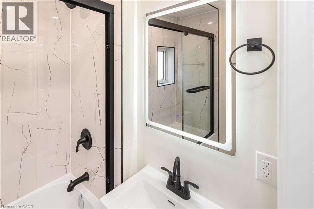 250 Rosslyn Avenue N Property Photo 26