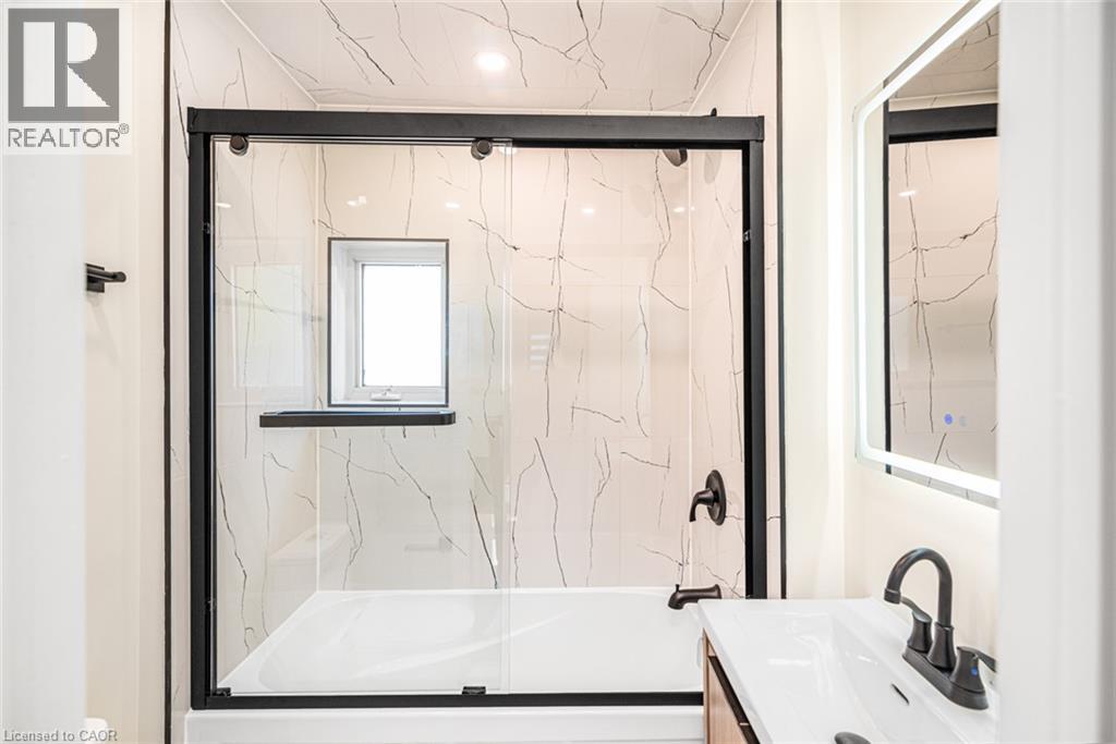 250 Rosslyn Avenue N Property Photo 27