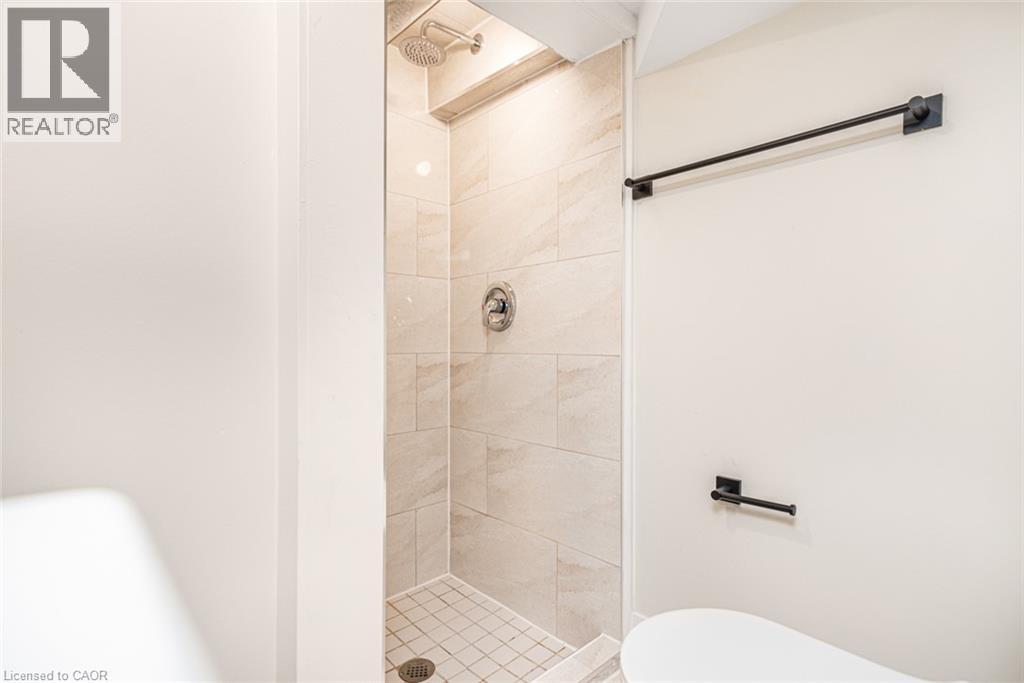250 Rosslyn Avenue N Property Photo 29
