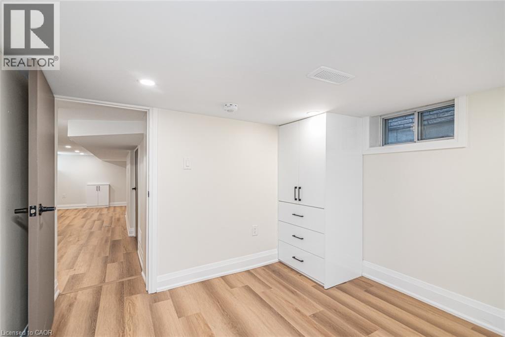 250 Rosslyn Avenue N Property Photo 32