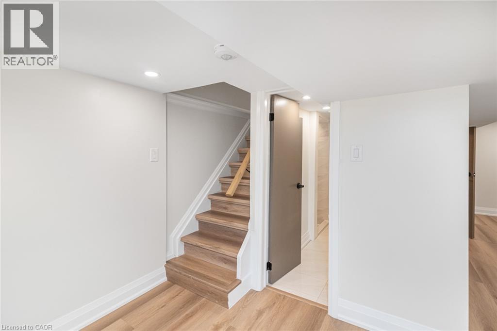 250 Rosslyn Avenue N Property Photo 33
