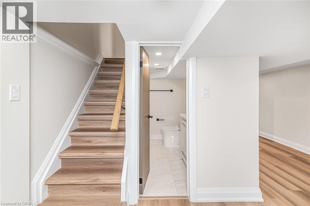 250 Rosslyn Avenue N Property Photo 34