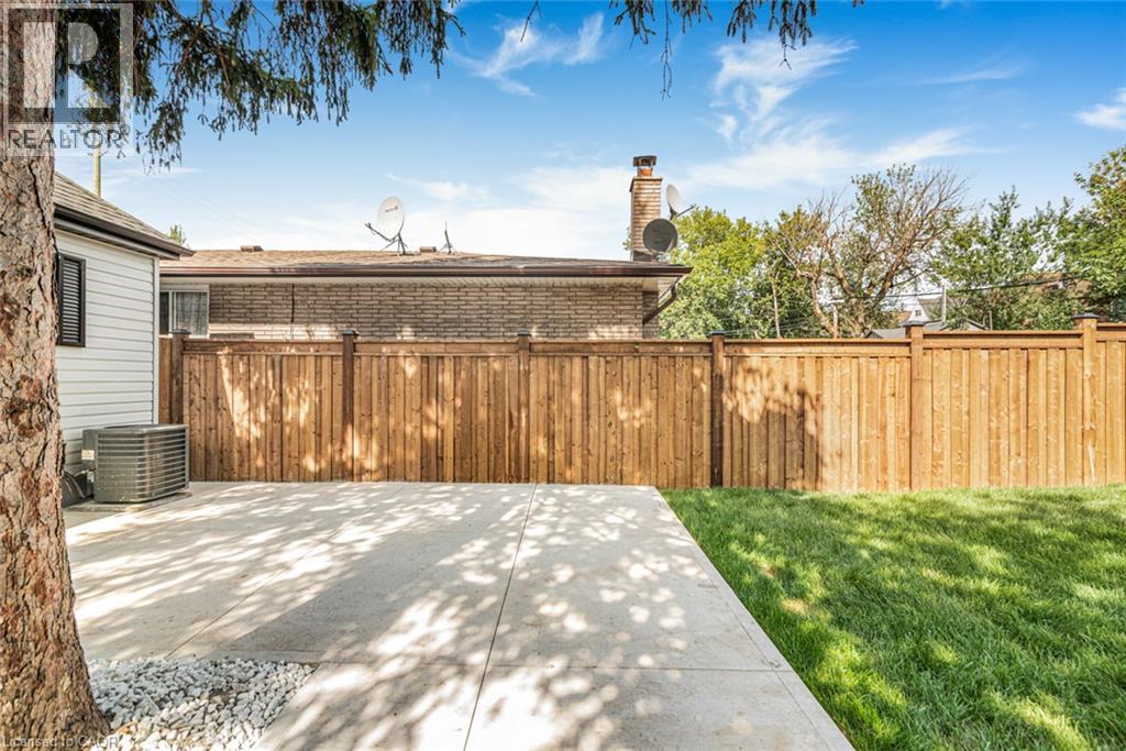 250 Rosslyn Avenue N Property Photo 39