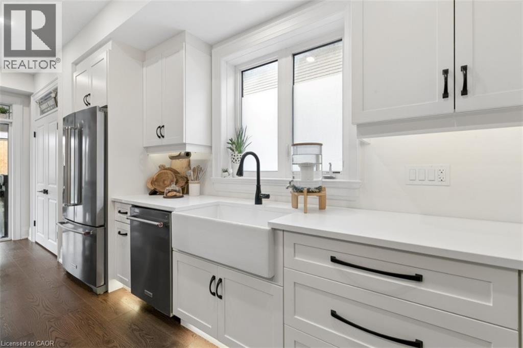 160 Walsh Street Property Photo 8