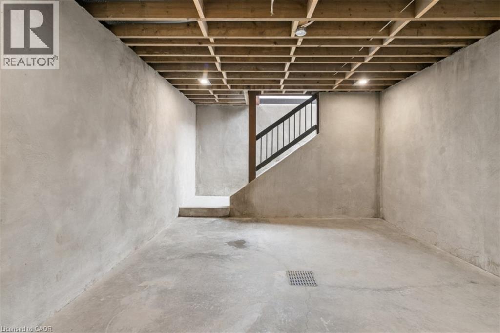 160 Walsh Street Property Photo 29