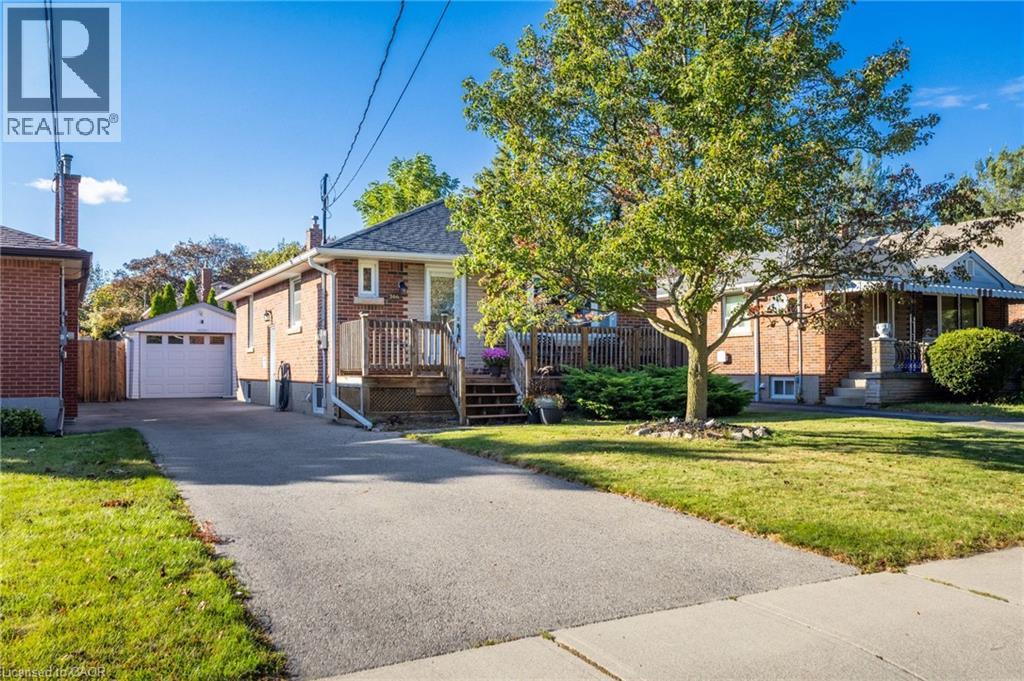 366 East 17th Street Property Photo 2