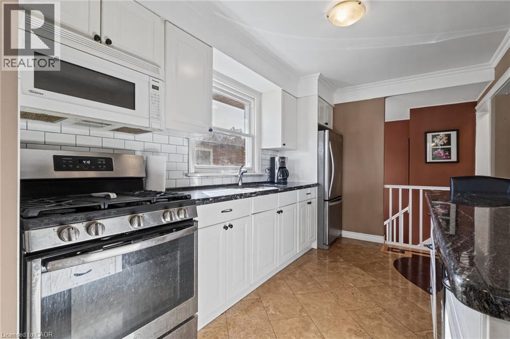 366 East 17th Street Property Photo 12
