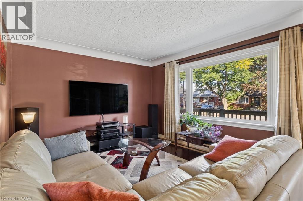 366 East 17th Street Property Photo 15