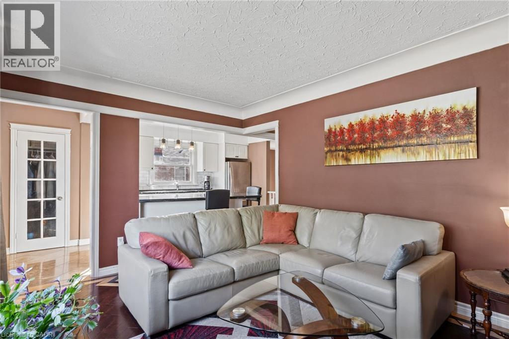 366 East 17th Street Property Photo 18