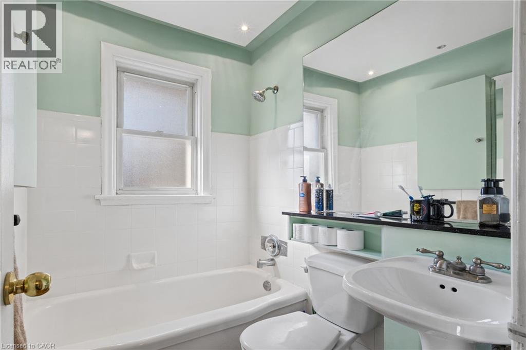 366 East 17th Street Property Photo 24