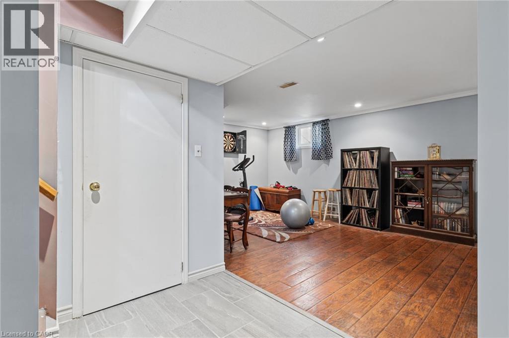 366 East 17th Street Property Photo 28