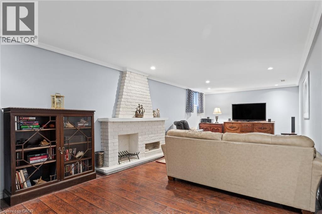 366 East 17th Street Property Photo 33