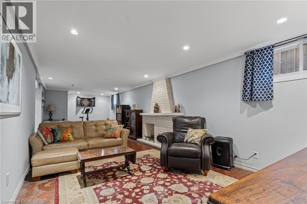 366 East 17th Street Property Photo 35