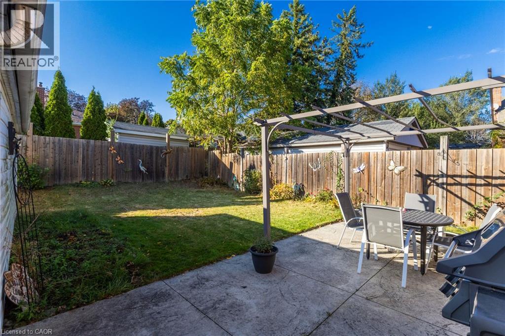 366 East 17th Street Property Photo 41