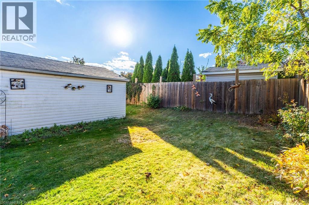 366 East 17th Street Property Photo 43