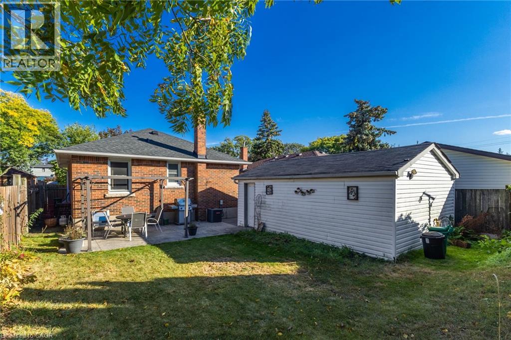 366 East 17th Street Property Photo 44