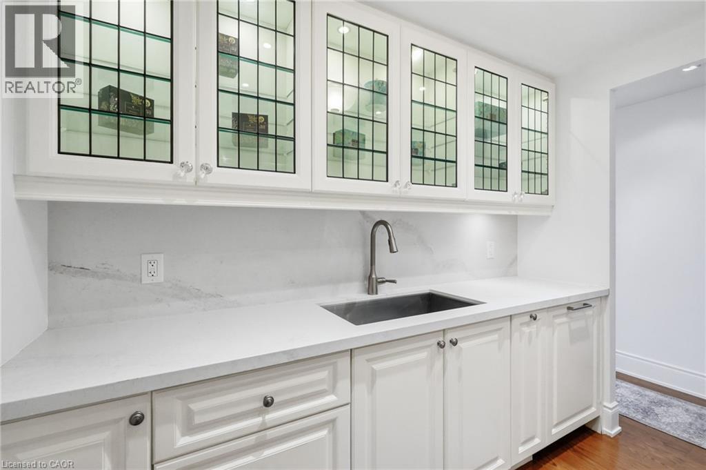 3500 Lakeshore Road W Unit# 711 Property Photo 6