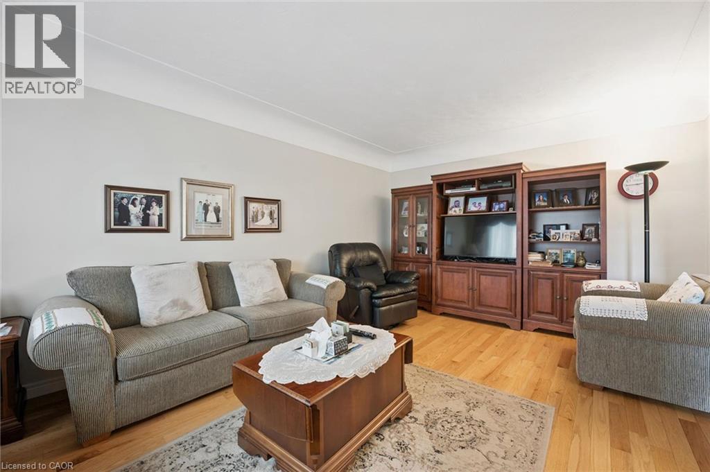 1873 Main Street E Property Photo 9