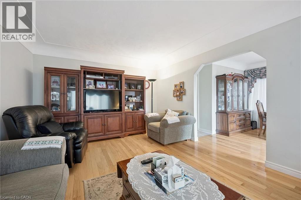 1873 Main Street E Property Photo 10
