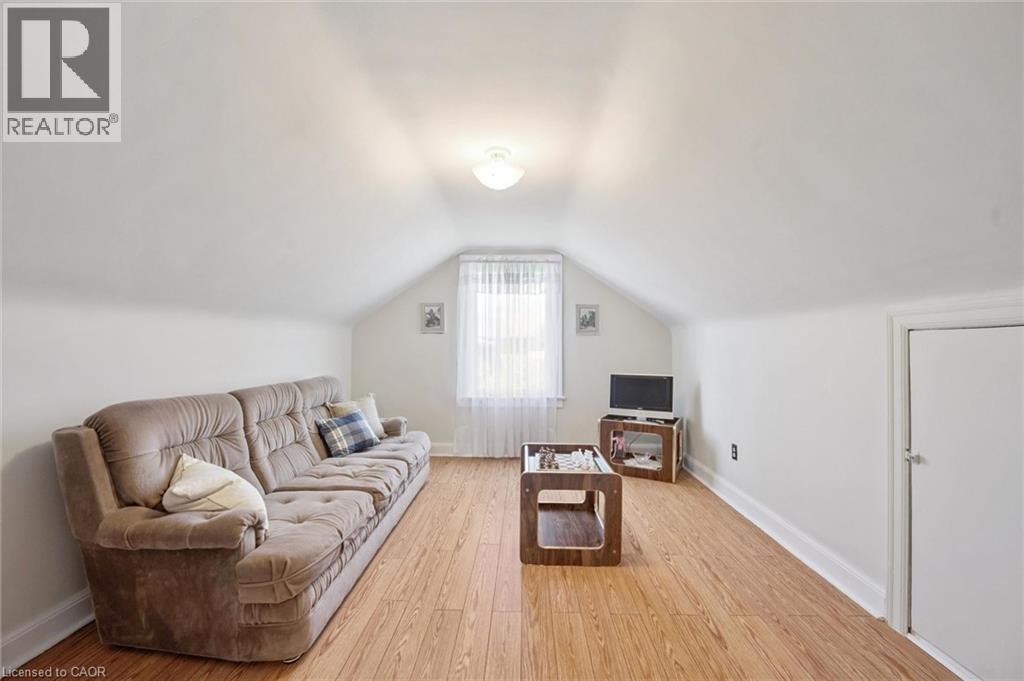 1873 Main Street E Property Photo 23
